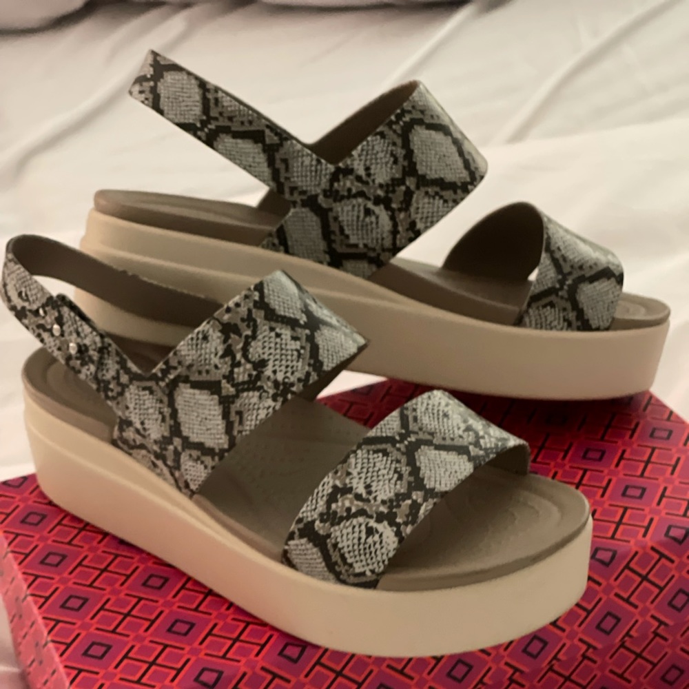 CROCS PLATFORM SANDALS